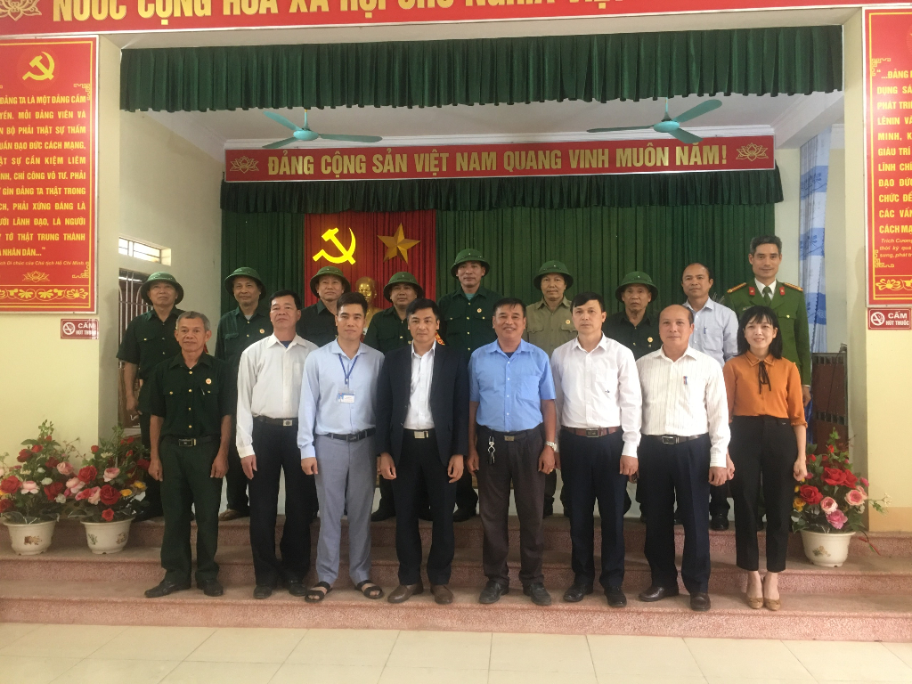 Đồng chí Bùi Huy Khánh, Phó Bí thư thường trực Huyện ủy thăm và kiểm tra xã Mai Trung về thực...