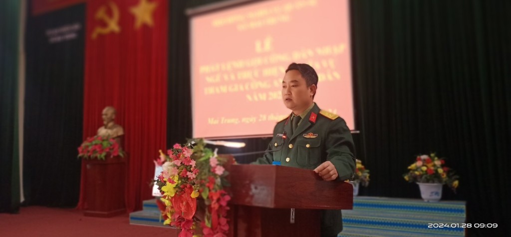 Hội đồng nghĩa vụ quân sự xã Mai Trung trao lệnh gọi công dân nhập ngũ năm 2024