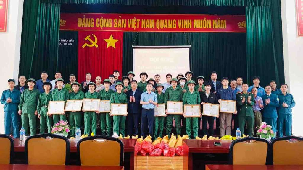 Hội đồng nghĩa vụ quân sự xã Mai Trung  gặp mặt tân binh lên đường nhập ngũ năm 2024